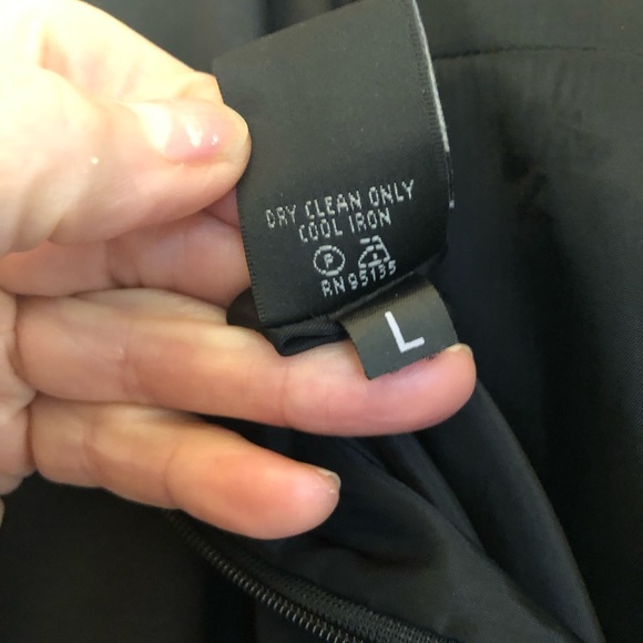 Black lightweight wool pencil skirt from  Lafayette 148 New York. Sz 12 - Picture 8 of 8